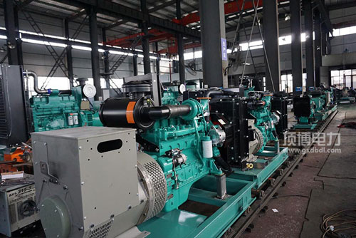 發(fā)動機(jī)機(jī)油桶CF-4、15W-40分別是指什么