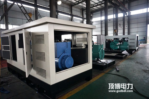 購買康明斯靜音式柴油發(fā)電機組，哪個廠家好